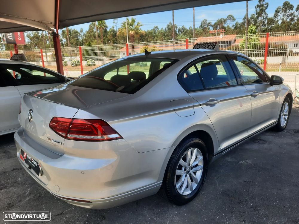 VW Passat 1.6 TDI BlueMotion - 12