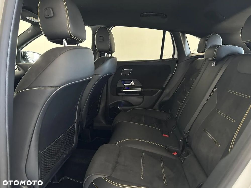 Mercedes-Benz GLA - 20