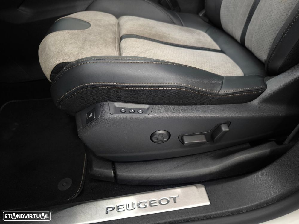 Peugeot 3008 1.6 Hybrid GT Pack e-EAT8 - 28