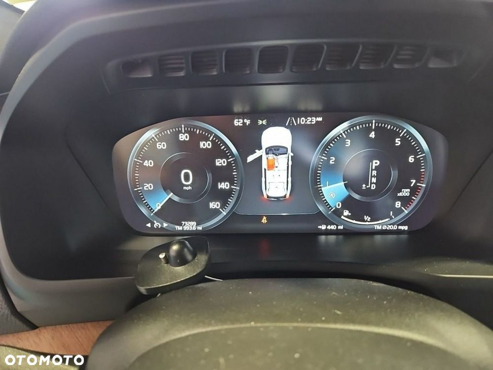 Volvo XC 90 - 9