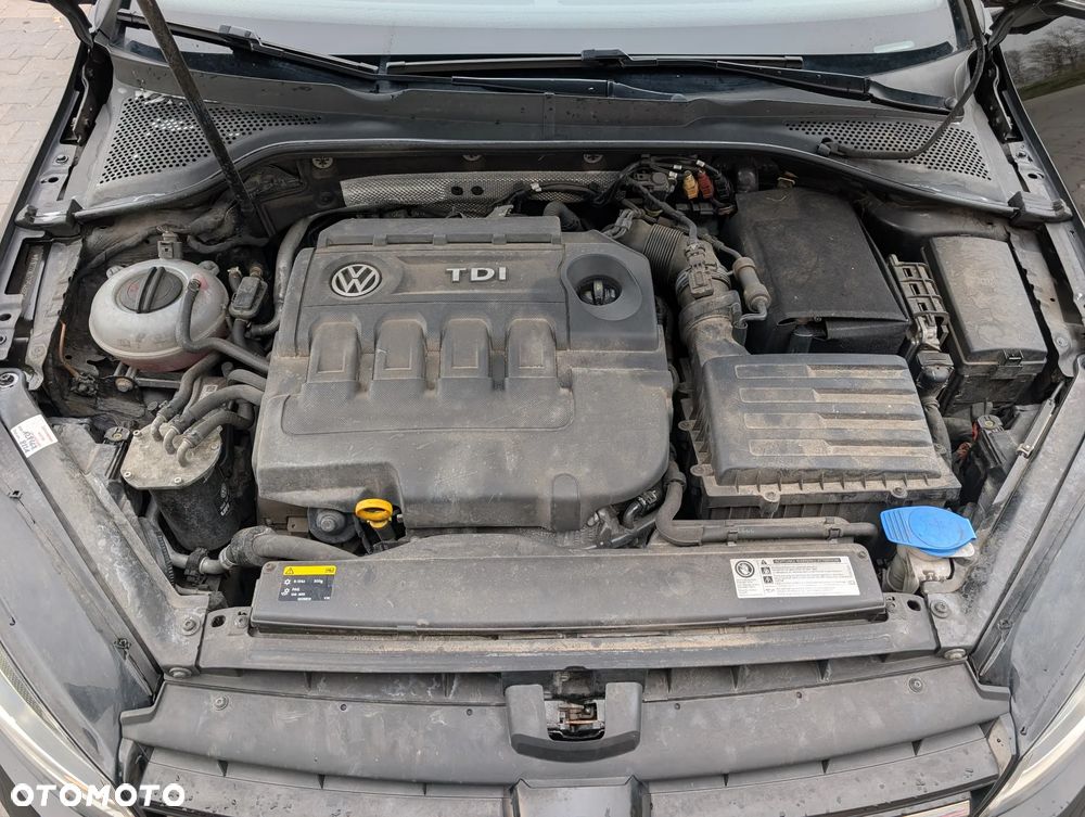 Volkswagen Golf 1.6 TDI BlueMotion Technology Comfortline - 23