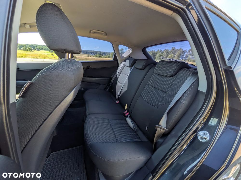 Hyundai i30 1.6 CRDi Base + World Cup - 9