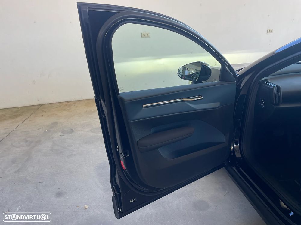 Volvo EX30 51 kWh Single Motor Black Edition - 11