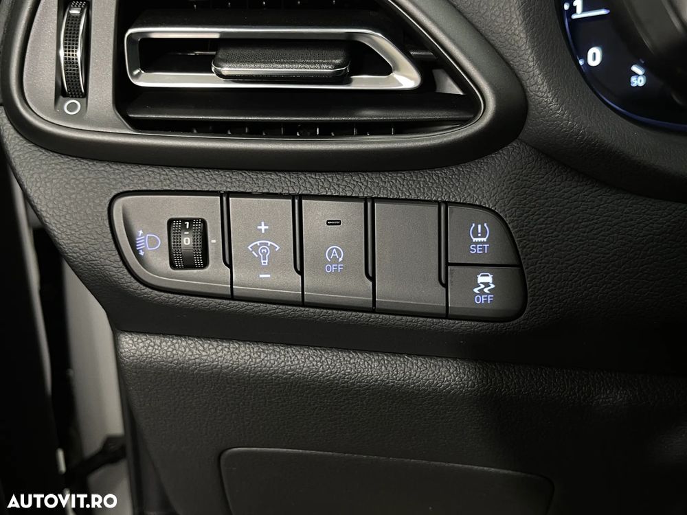 Hyundai i30 1.5 110CP M/T Highway - 19