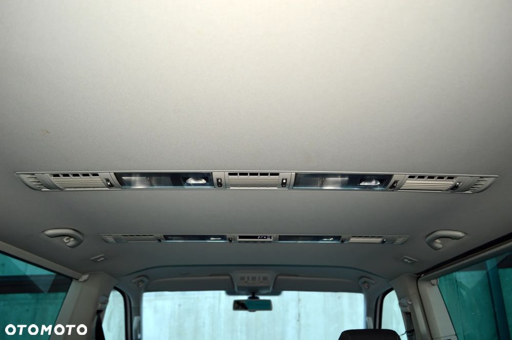 Volkswagen Multivan - 34