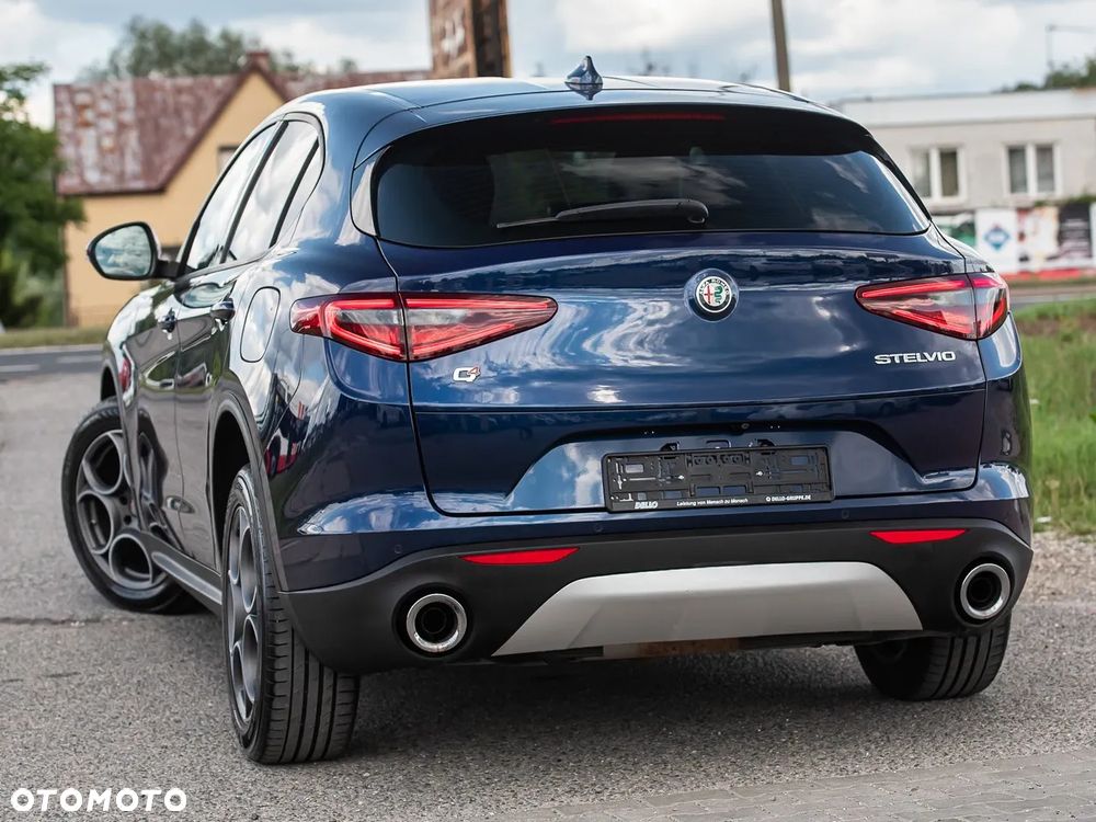 Alfa Romeo Stelvio - 8