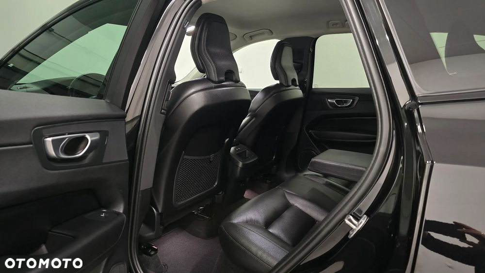 Volvo XC 60 B4 D Plus Dark - 6