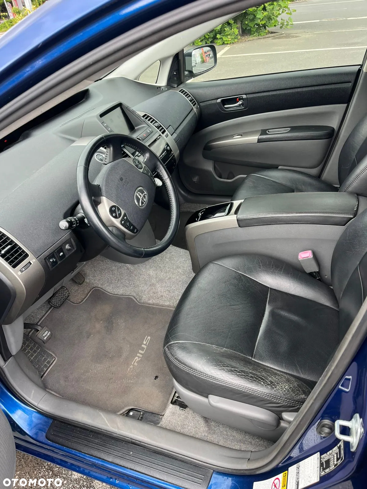 Toyota Prius (Hybrid) - 10