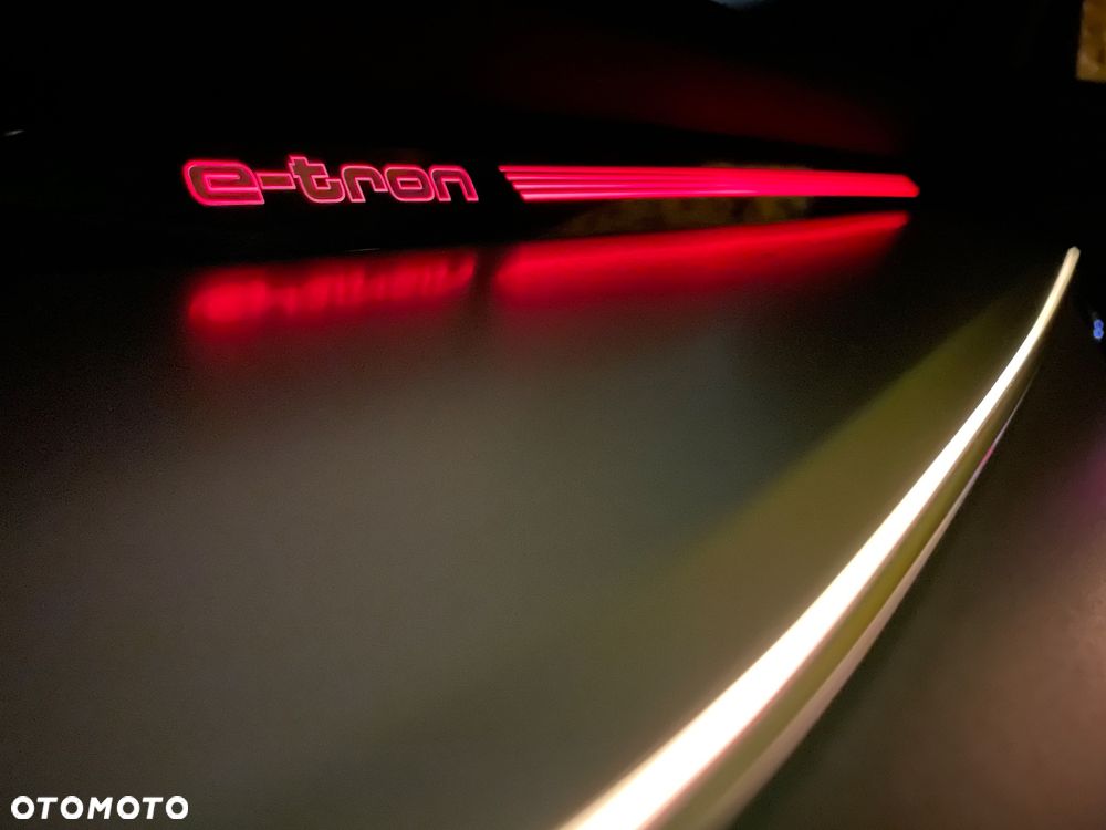 Audi Q8 Sportback e-tron - 36