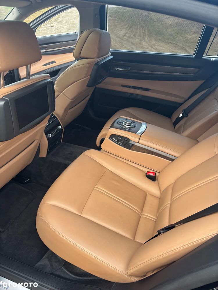 BMW Seria 7 - 16