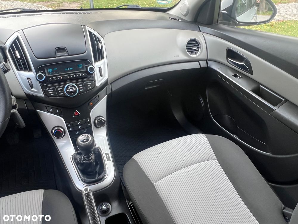Chevrolet Cruze 1.6 LS - 24