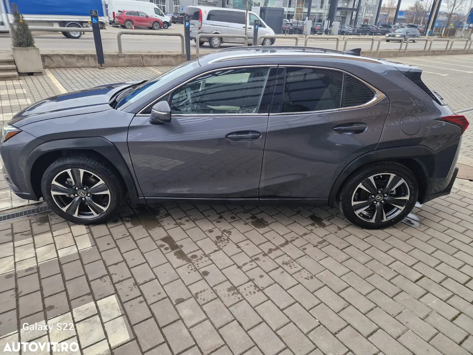 Lexus UX 250h 2.0L HEV 20H- (178 HP) 4X4 CVT Executive - 7