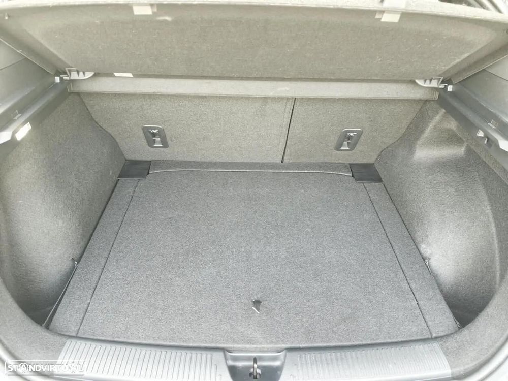 MG MG4 64 kWh Luxury - 15