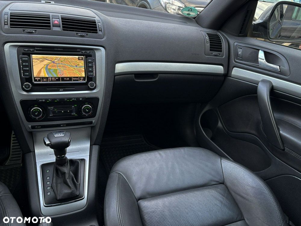 Skoda Octavia 2.0 TDI RS DSG - 27