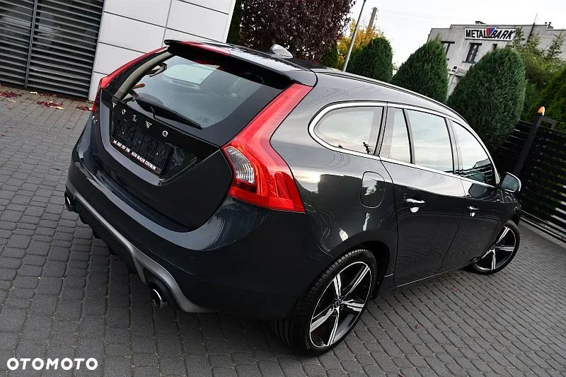 Volvo V60 D3 R-Design - 4