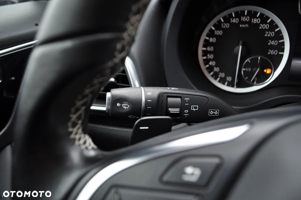 Infiniti Q30 1.6t DCT Premium Tech Cafe Teak - 37