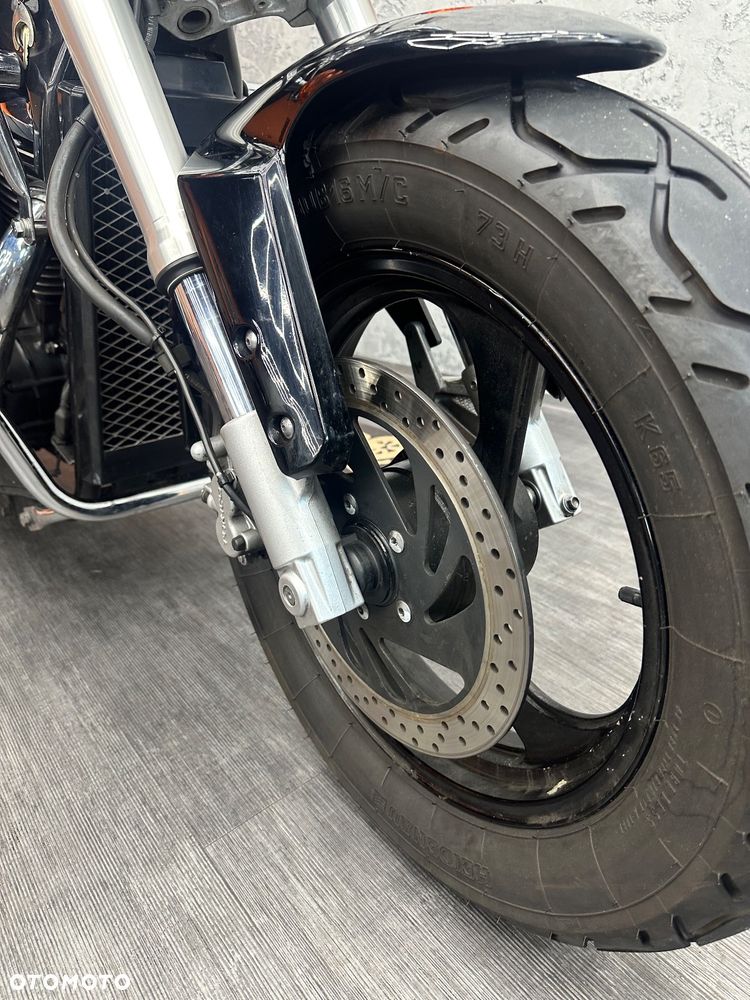 Suzuki Intruder - 4