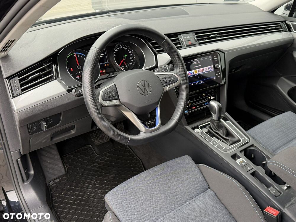 Volkswagen Passat - 17