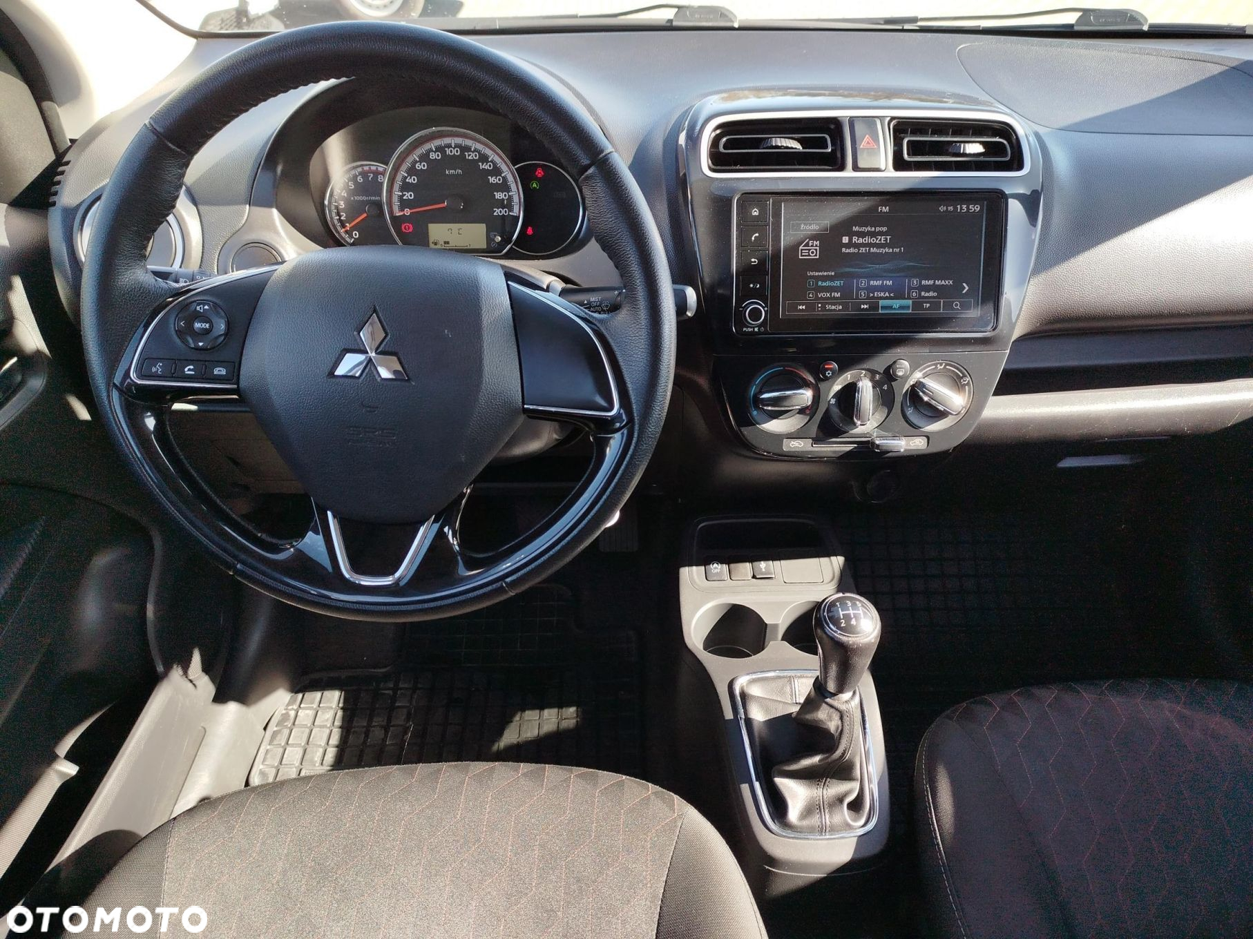 Mitsubishi Space Star - 11
