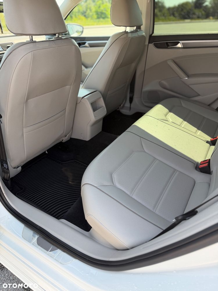 Volkswagen Passat - 9