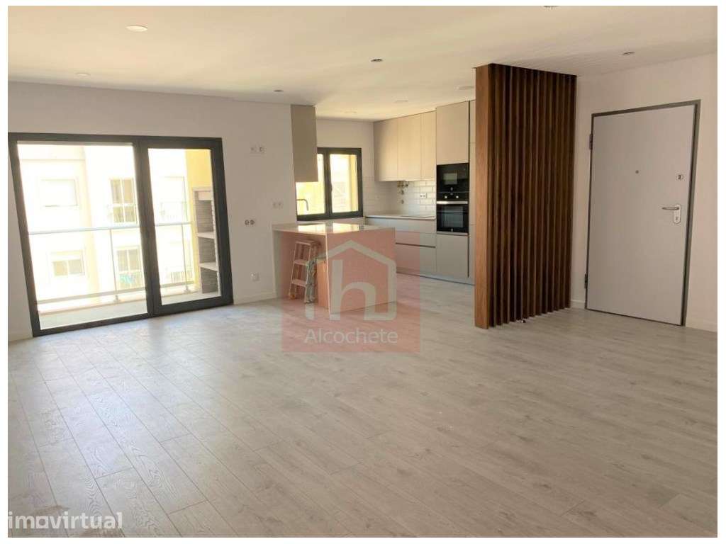 Apartamento T4 Duplex com garagem box no centro de Alcochete - Grande imagem: 2/39