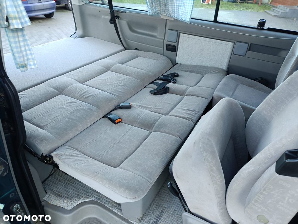 Volkswagen Caravelle - 14