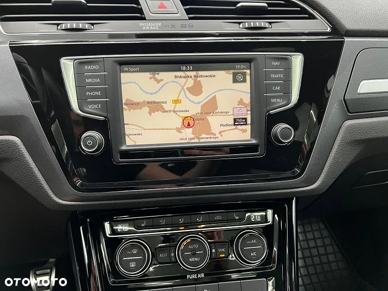 Volkswagen Touran 2.0 TDI SCR Highline - 22