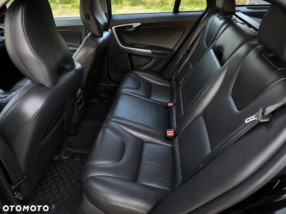 Volvo V60 D3 Geartronic Summum - 16