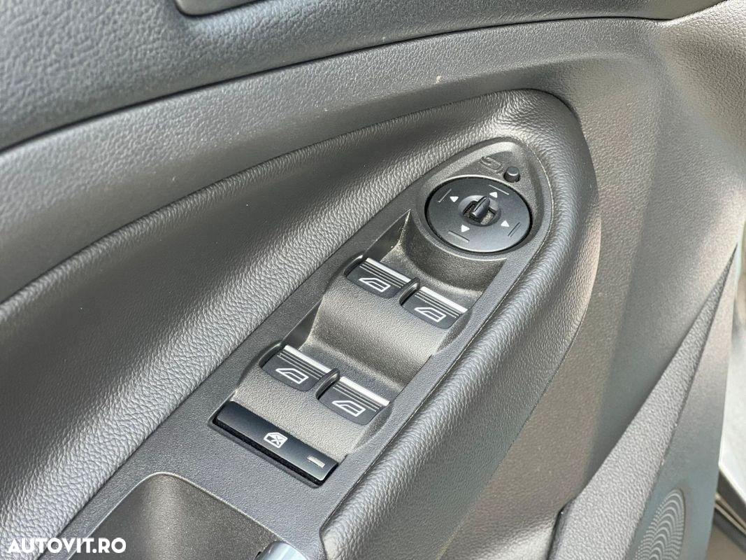 Ford Kuga - 26