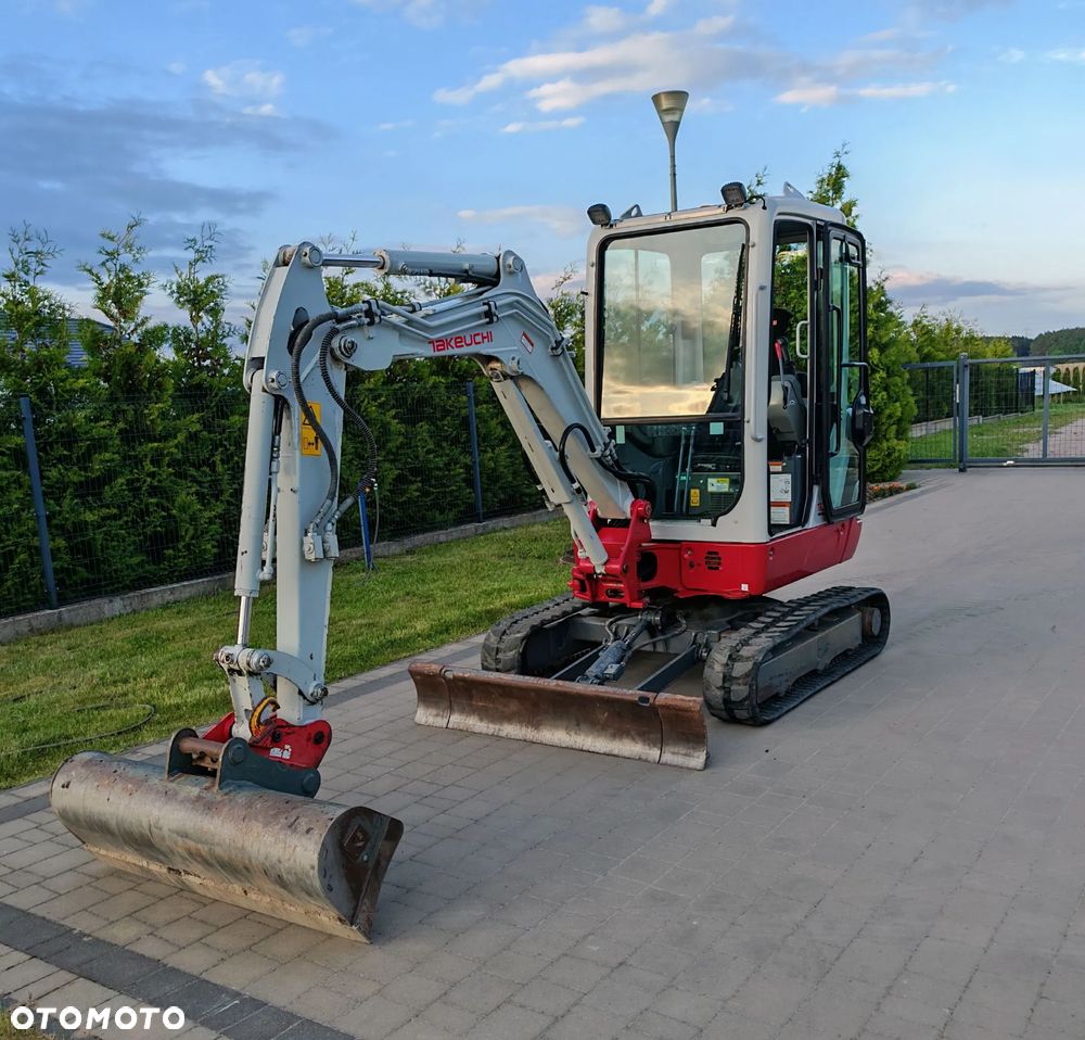 Takeuchi TB225 - 2