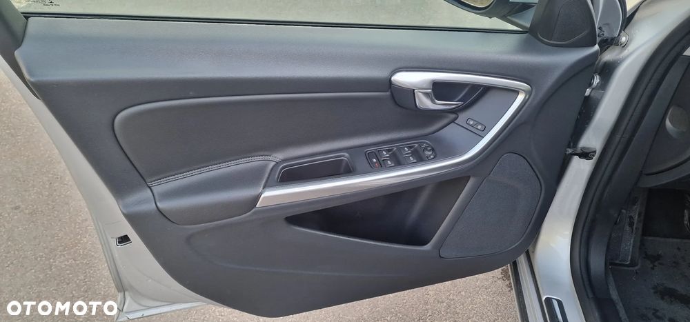 Volvo V60 D2 Drive-E Dynamic Edition (Kinetic) - 19