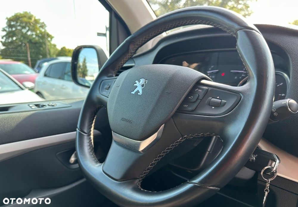 Peugeot Traveller - 9