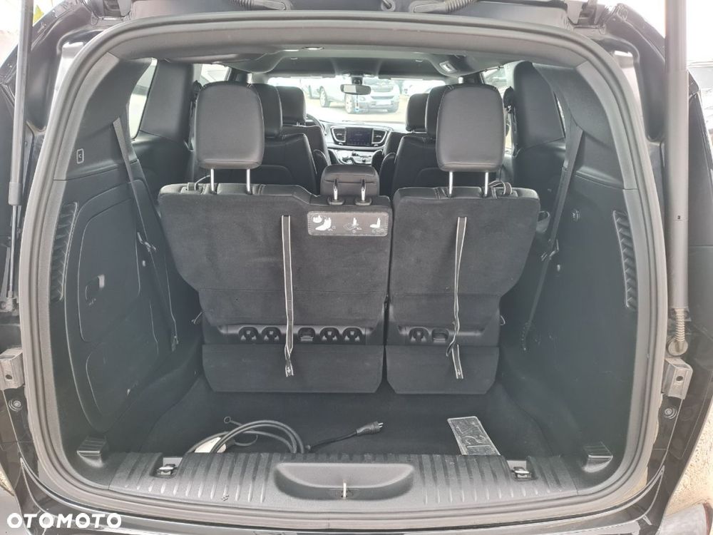 Chrysler Pacifica - 38
