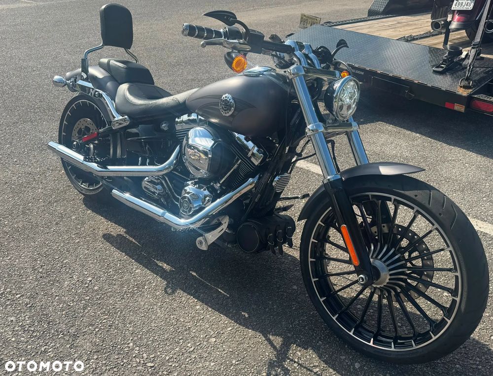 Harley-Davidson Softail Breakout - 2