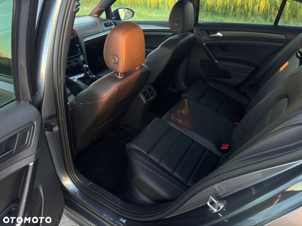 Volkswagen Golf - 15