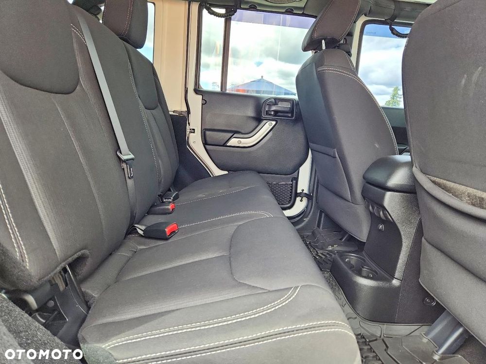 Jeep Wrangler - 8