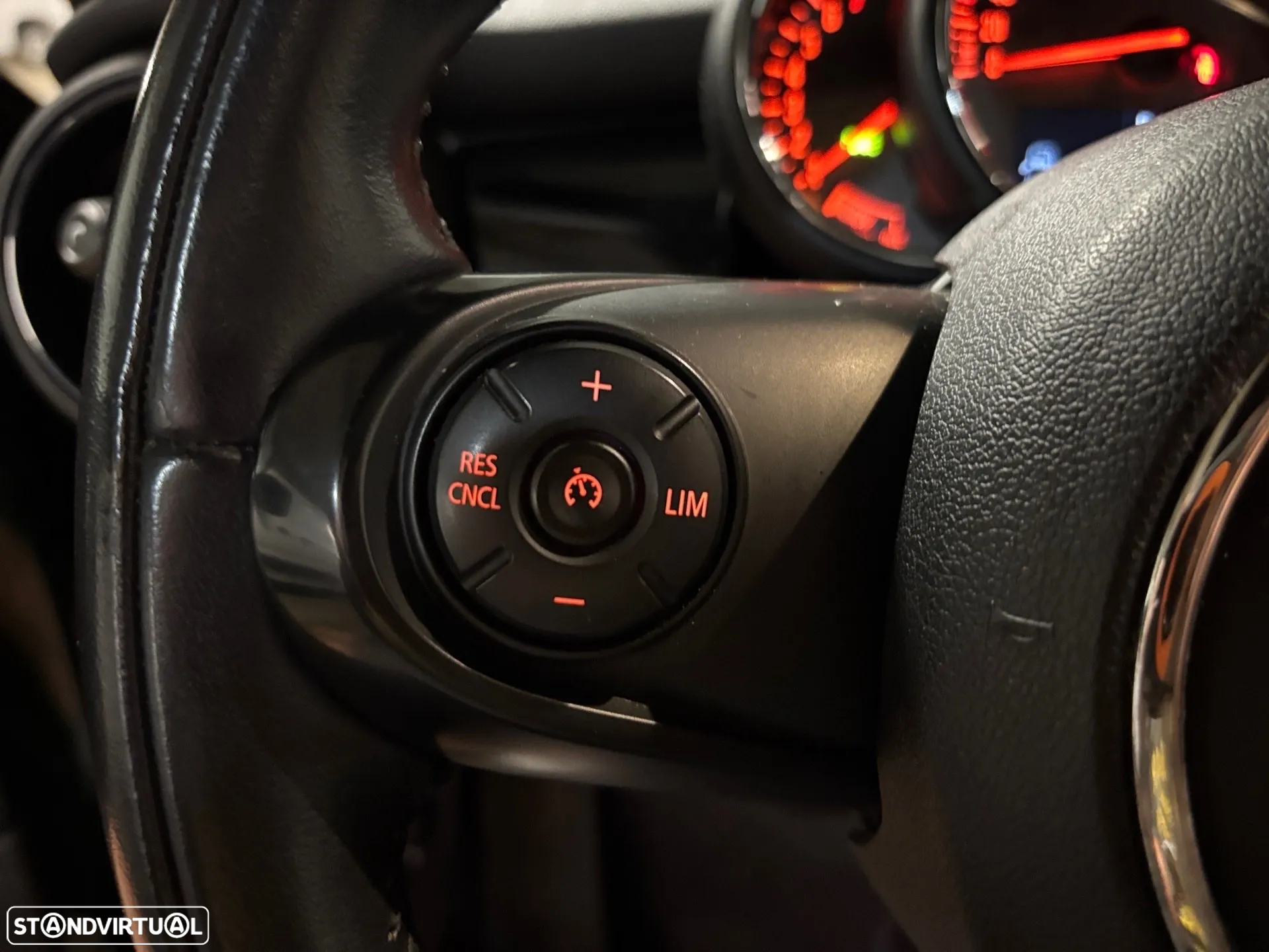 MINI 5 Portas Cooper Auto - 13