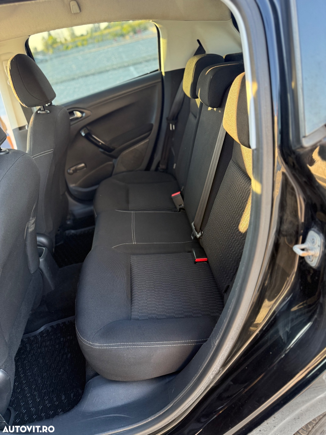 Peugeot 208 - 13