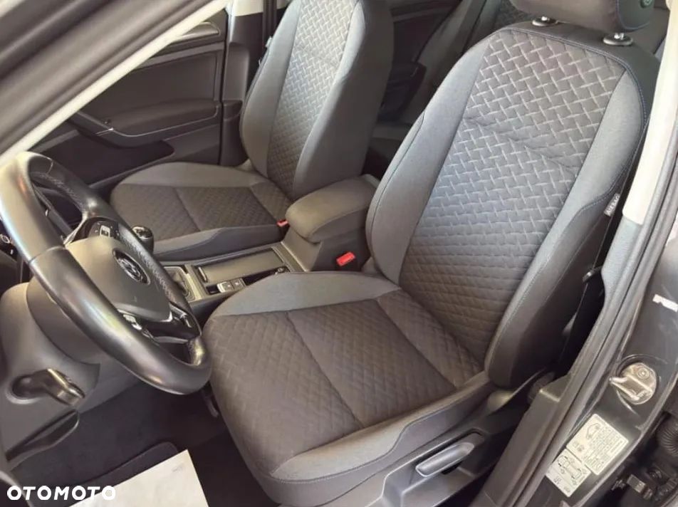 Volkswagen Golf - 32