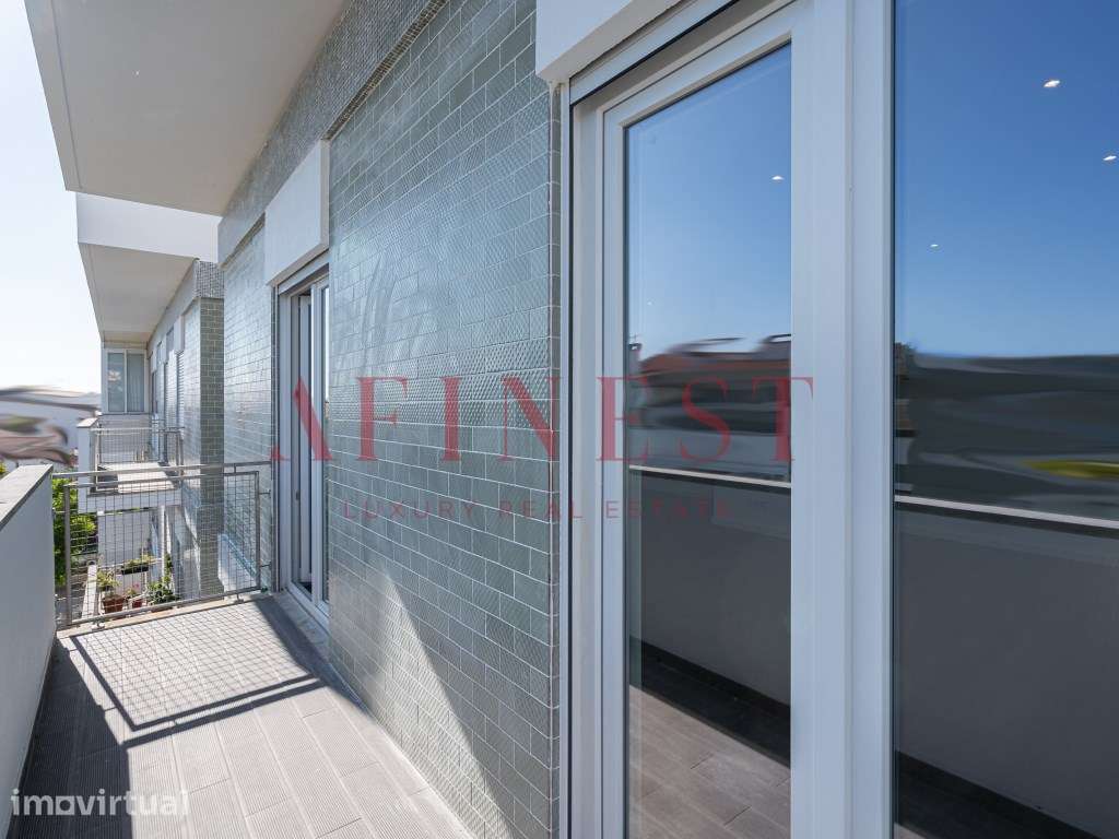 APARTAMENTO T3 COM ARRECADAÇÃO AO PÉ DA PRAIA EM SÃO JOÃO DO ESTORIL - Grande imagem: 2/31