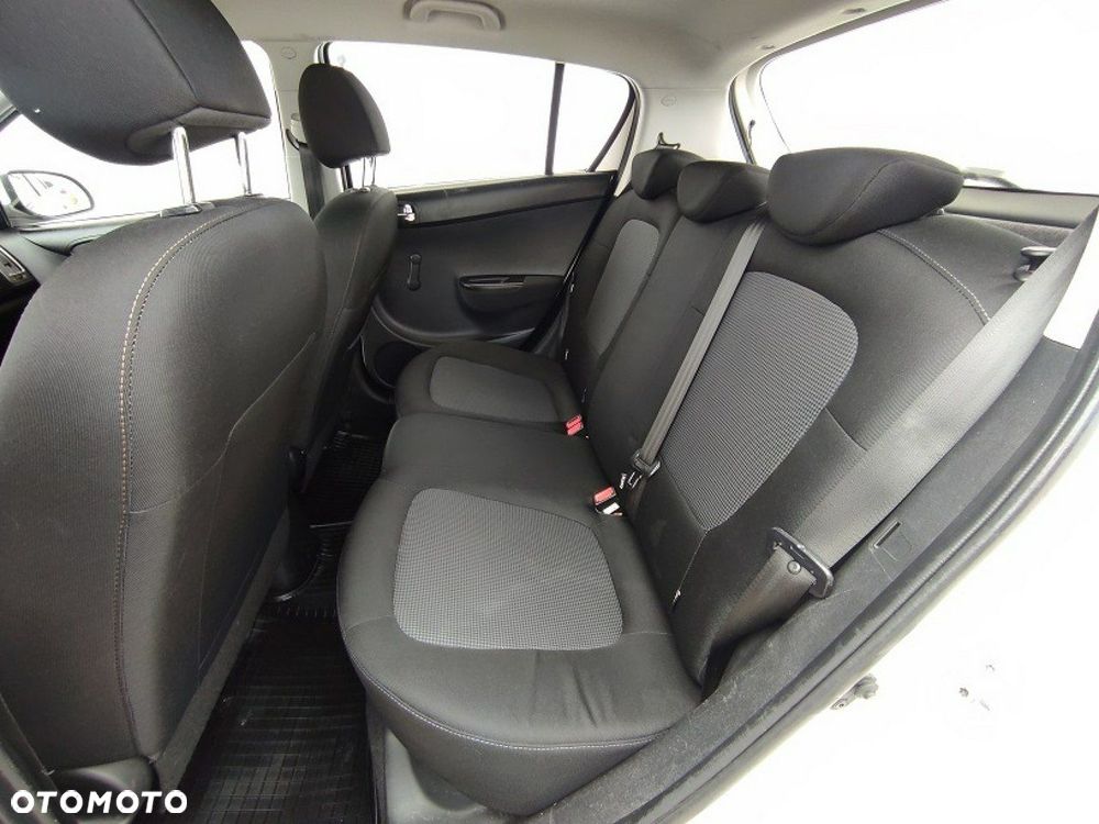 Hyundai i20 - 13