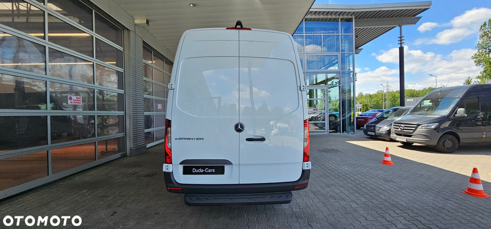 Mercedes-Benz Sprinter eSprinter 320 furgon długi PRO - 8