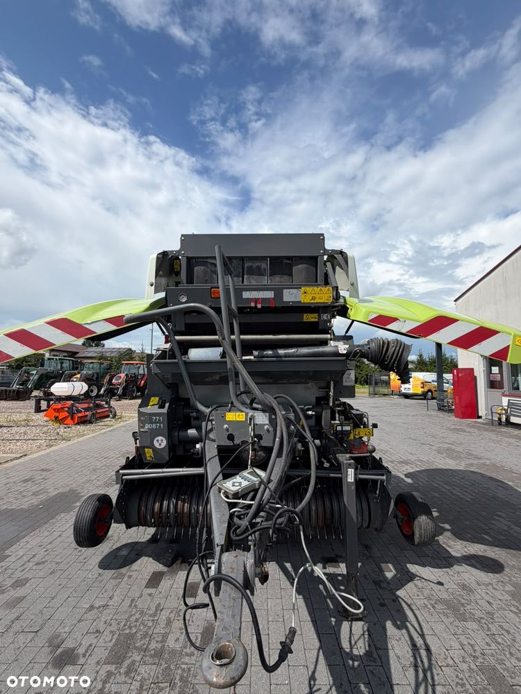 Claas Variant 370 - 4