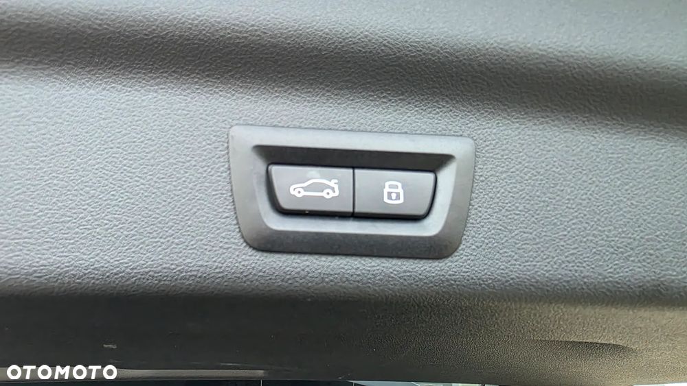 BMW X1 sDrive18i xLine - 24