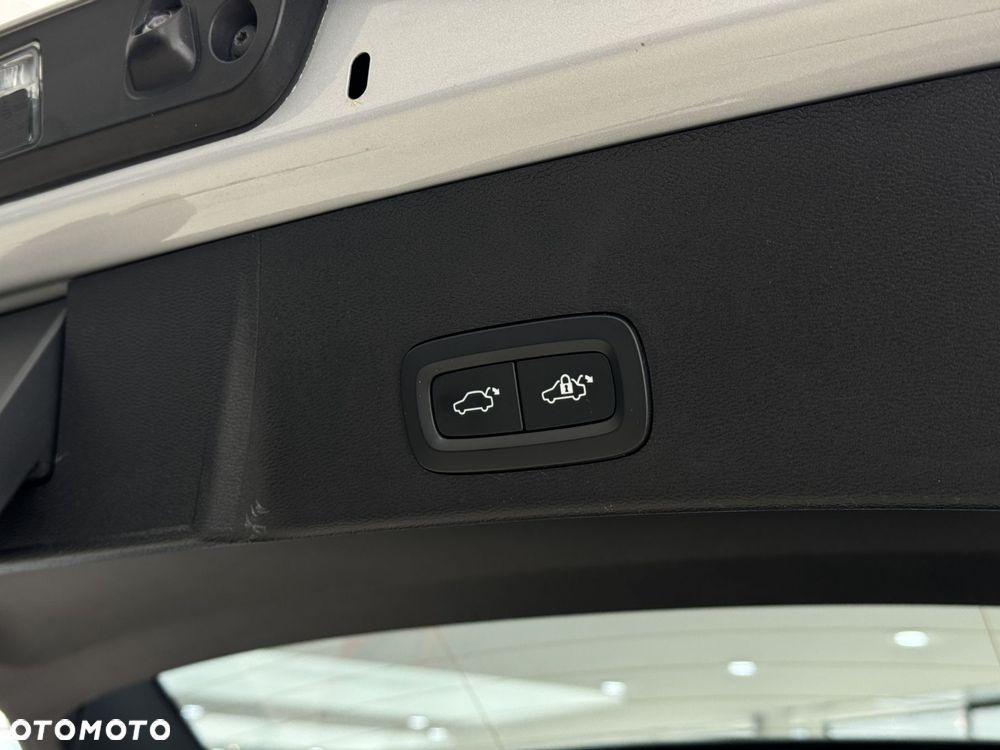 Volvo XC 40 T4 Plug-In Hybrid Core - 18