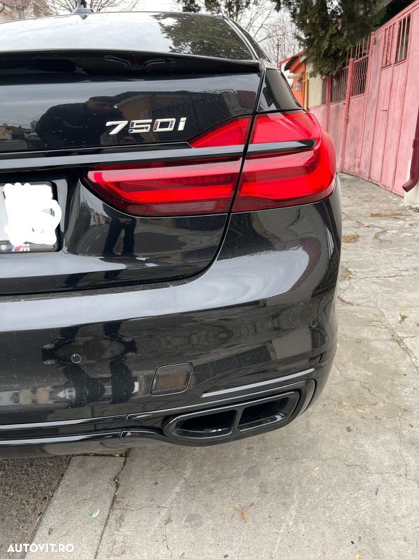 BMW Seria 7 750i xDrive - 12