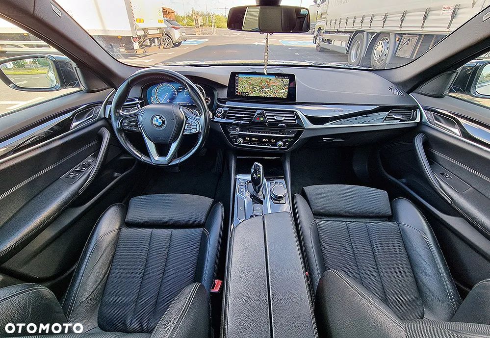 BMW Seria 5 525d Sport Line - 9