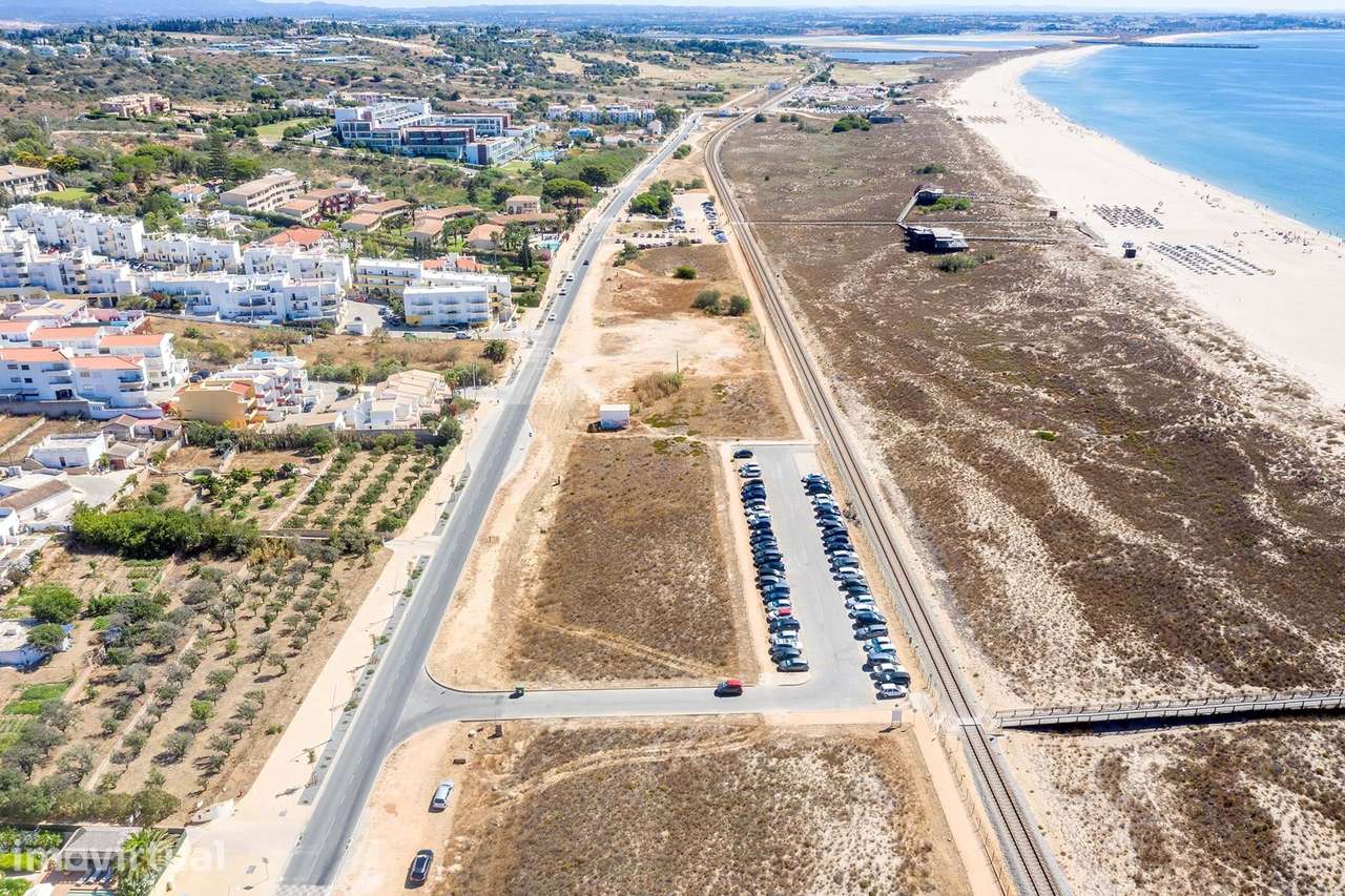 MAGNIFICO LOTE DE TERRENO LOCALIZADO NA MEIA PRAIA, LAGOS - Grande imagem: 4/6
