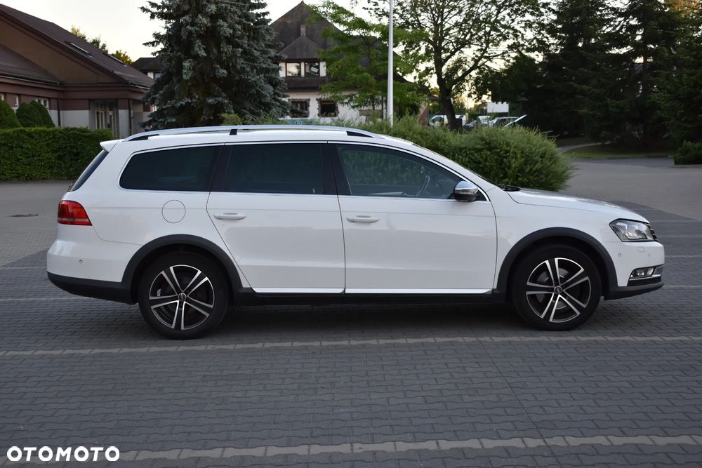 Volkswagen Passat 2.0 TDI BlueMotion Technology Exclusive - 12
