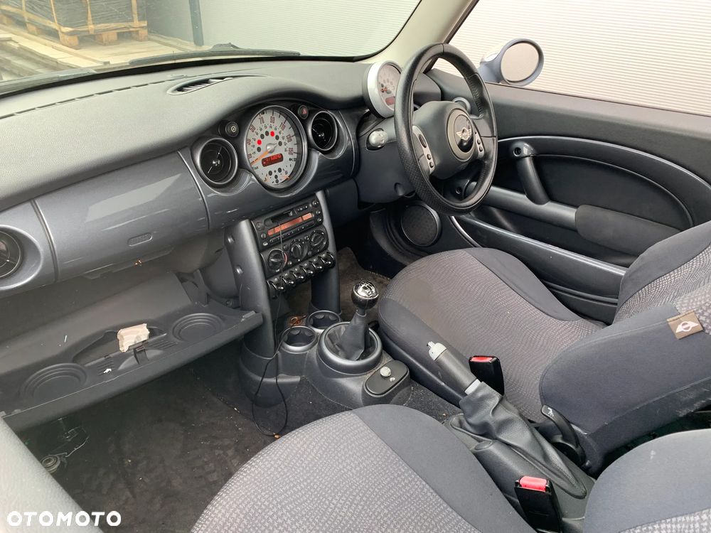 MINI COOPER 2003 *SAMOCHÓD NA CZĘŚCI* 4633 INDI BLUE (862) MASKA, LAMPA, DRZWI, LUSTERKO, ZDERZAK, GRILL, BŁOTNIK, KLAPA, BELKA, DESKA, FOTELE, KANAPA, ĆWIARTKA KIEROWNICA, TARCZE, ZACISKI, ZAWIESZENIE, KOMPLETNY PRZÓD, KOMPLETNY TYŁ, LICZNIK, ZEGARY, PRAWE LEWE PRZÓD TYŁ - 5